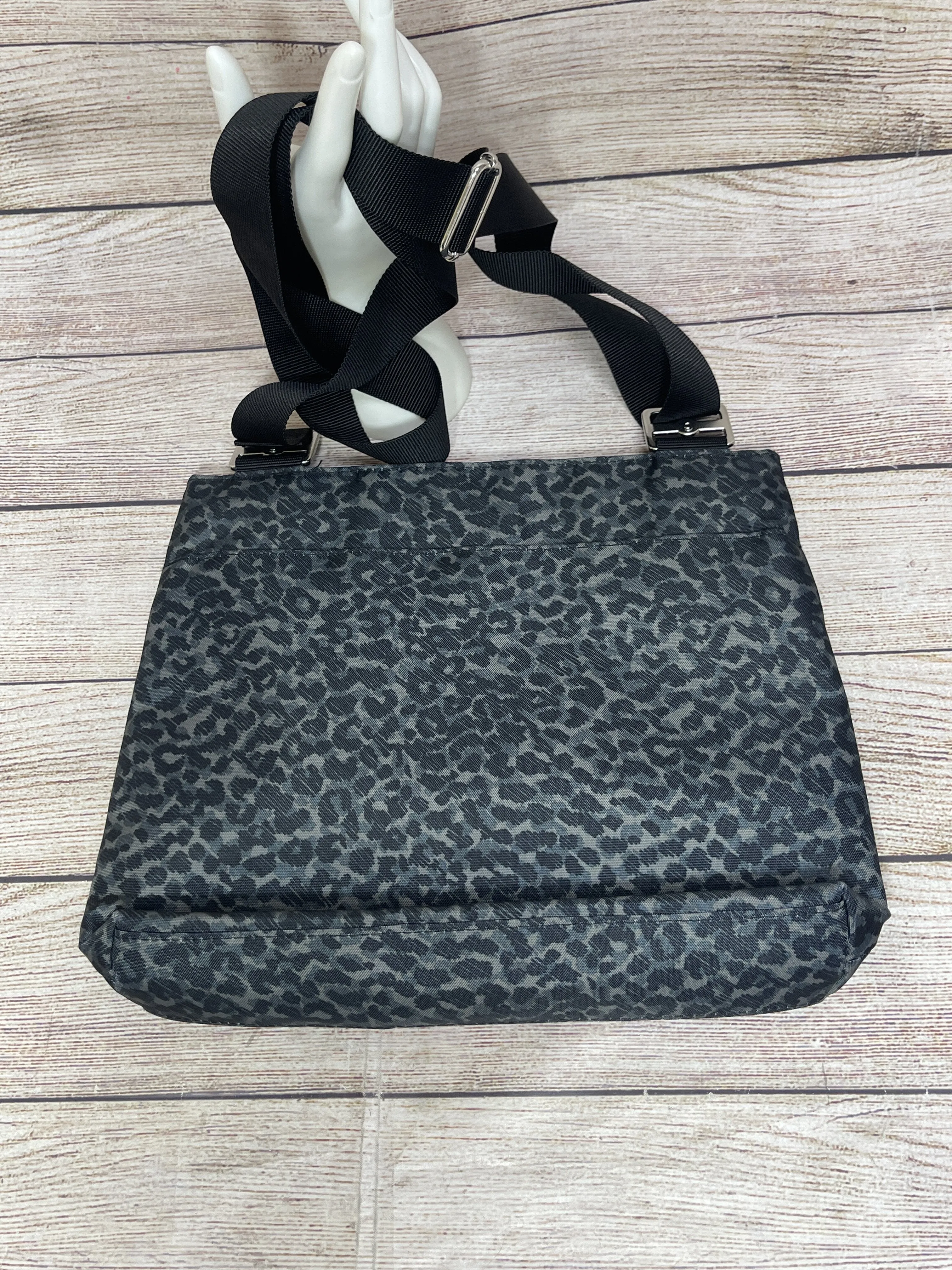 Crossbody By Clothes Mentor  Size: Medium
