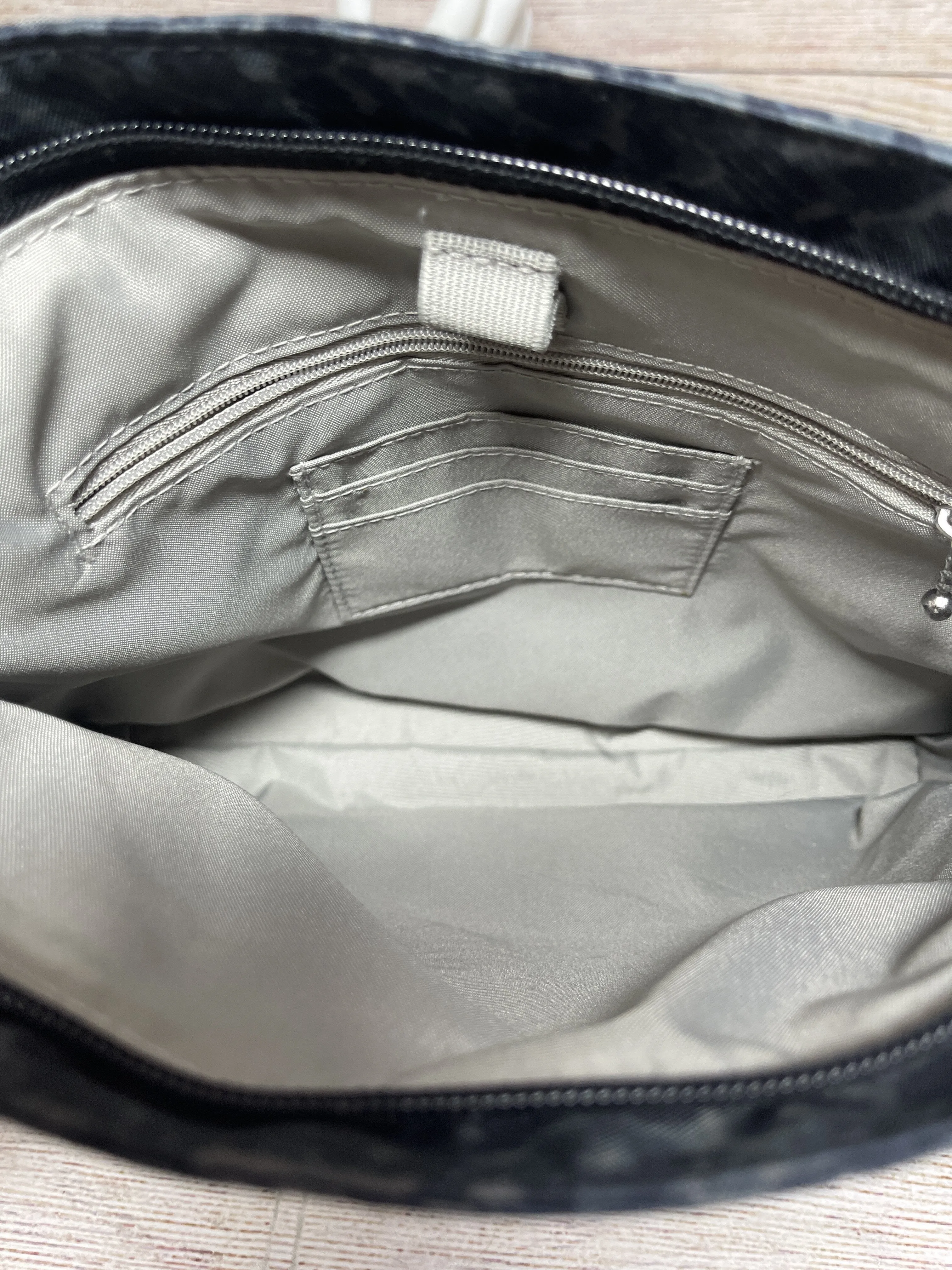 Crossbody By Clothes Mentor  Size: Medium