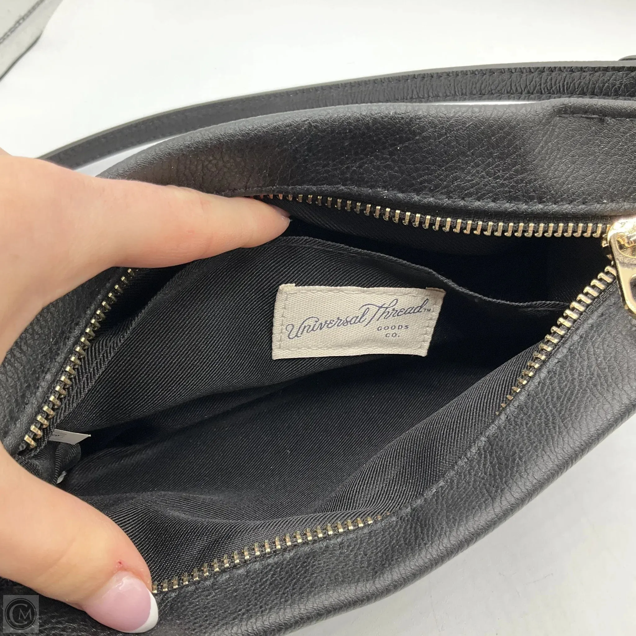 Crossbody By Universal Thread, Size: Medium