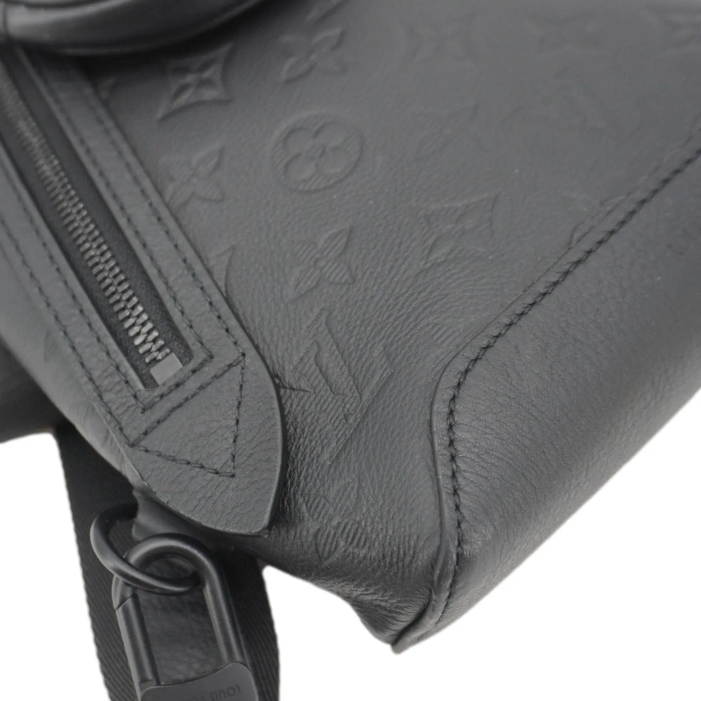 LOUIS VUITTON Duo Slingbag Taigarama Crossbody Bag Black