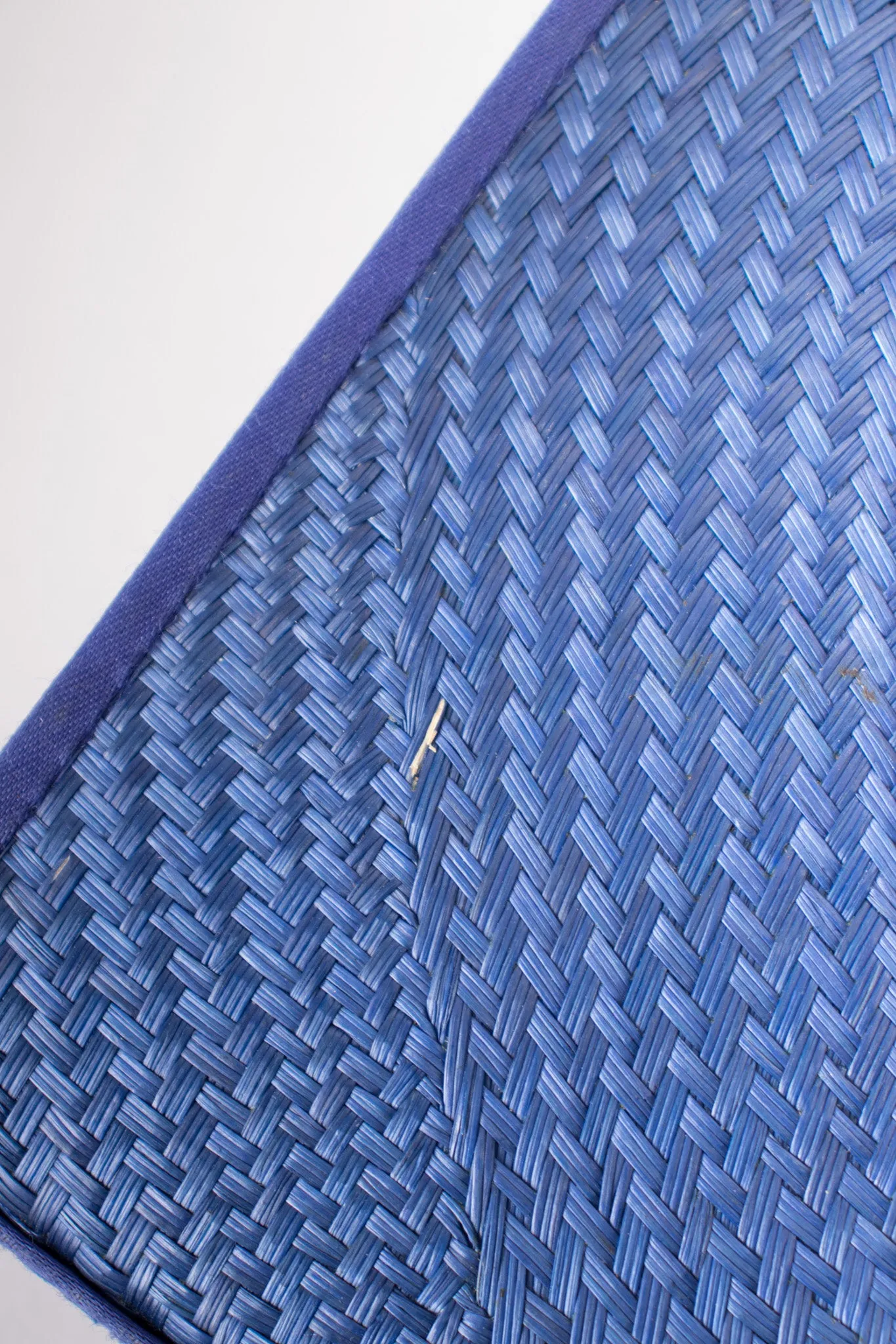 Shell Straw Envelope Clutch