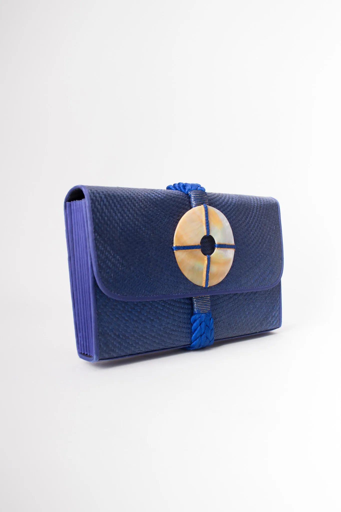 Shell Straw Envelope Clutch