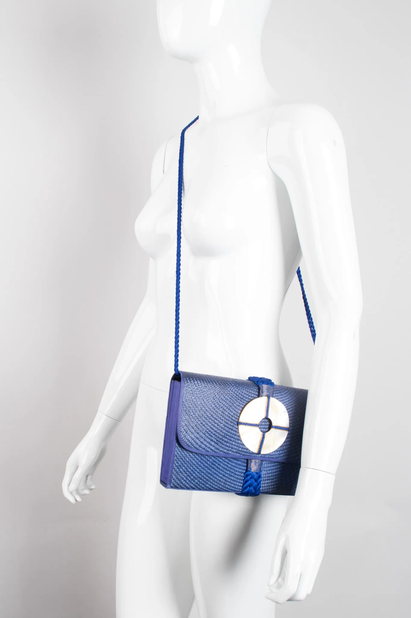 Shell Straw Envelope Clutch