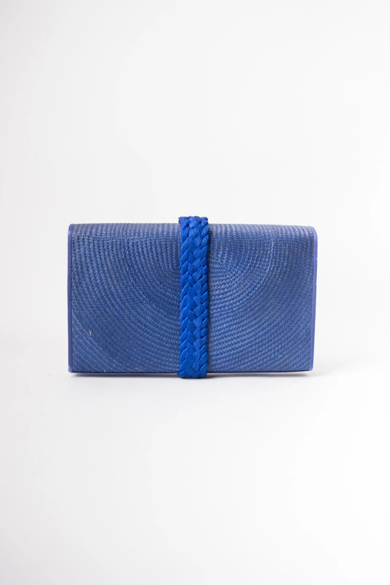 Shell Straw Envelope Clutch