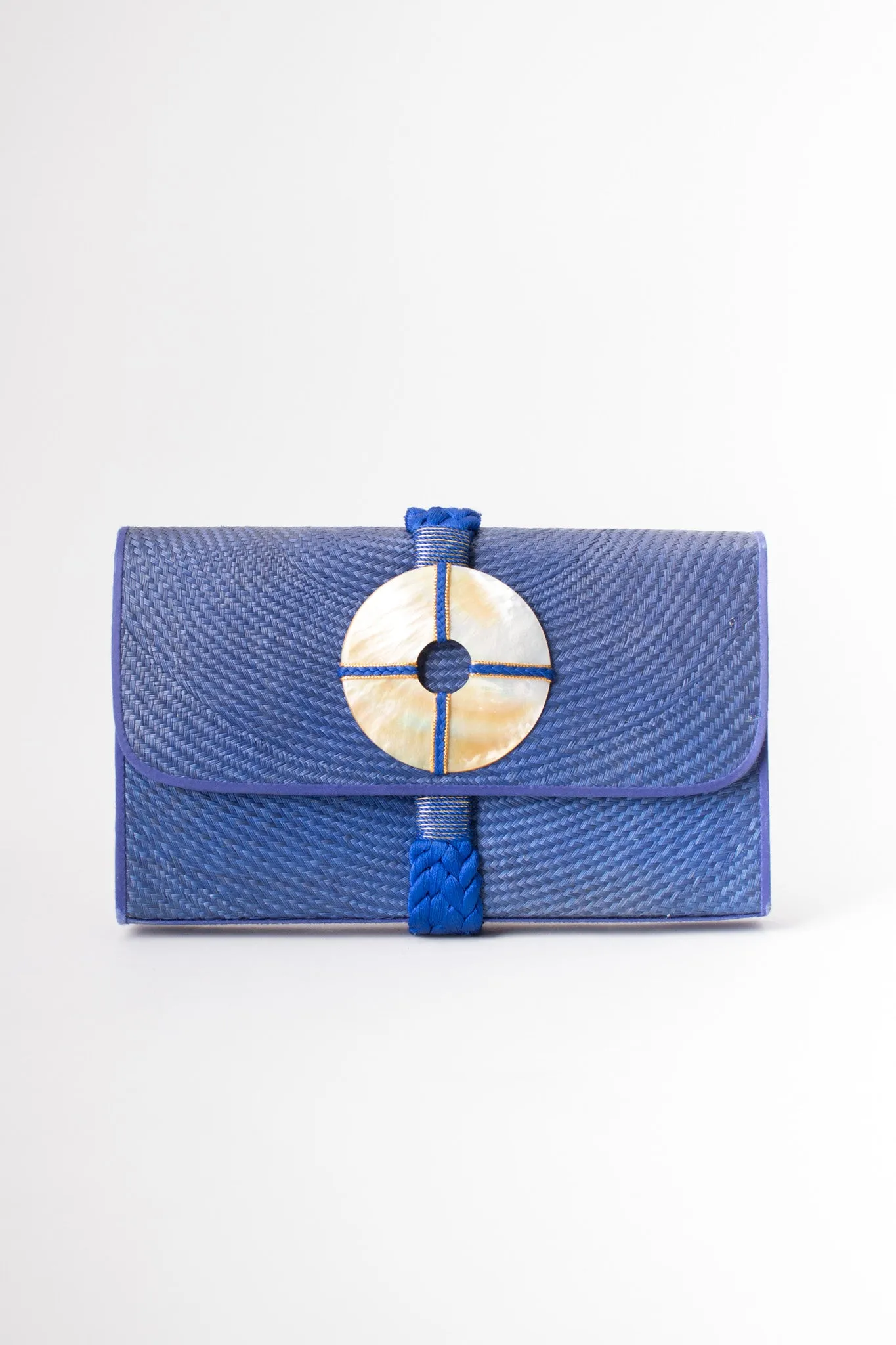 Shell Straw Envelope Clutch
