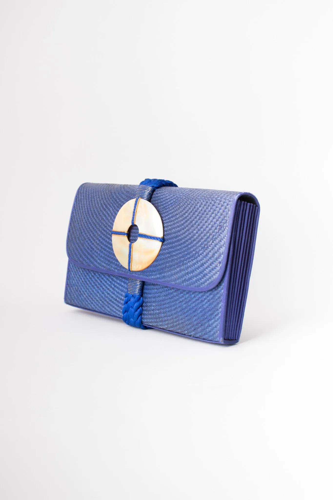 Shell Straw Envelope Clutch