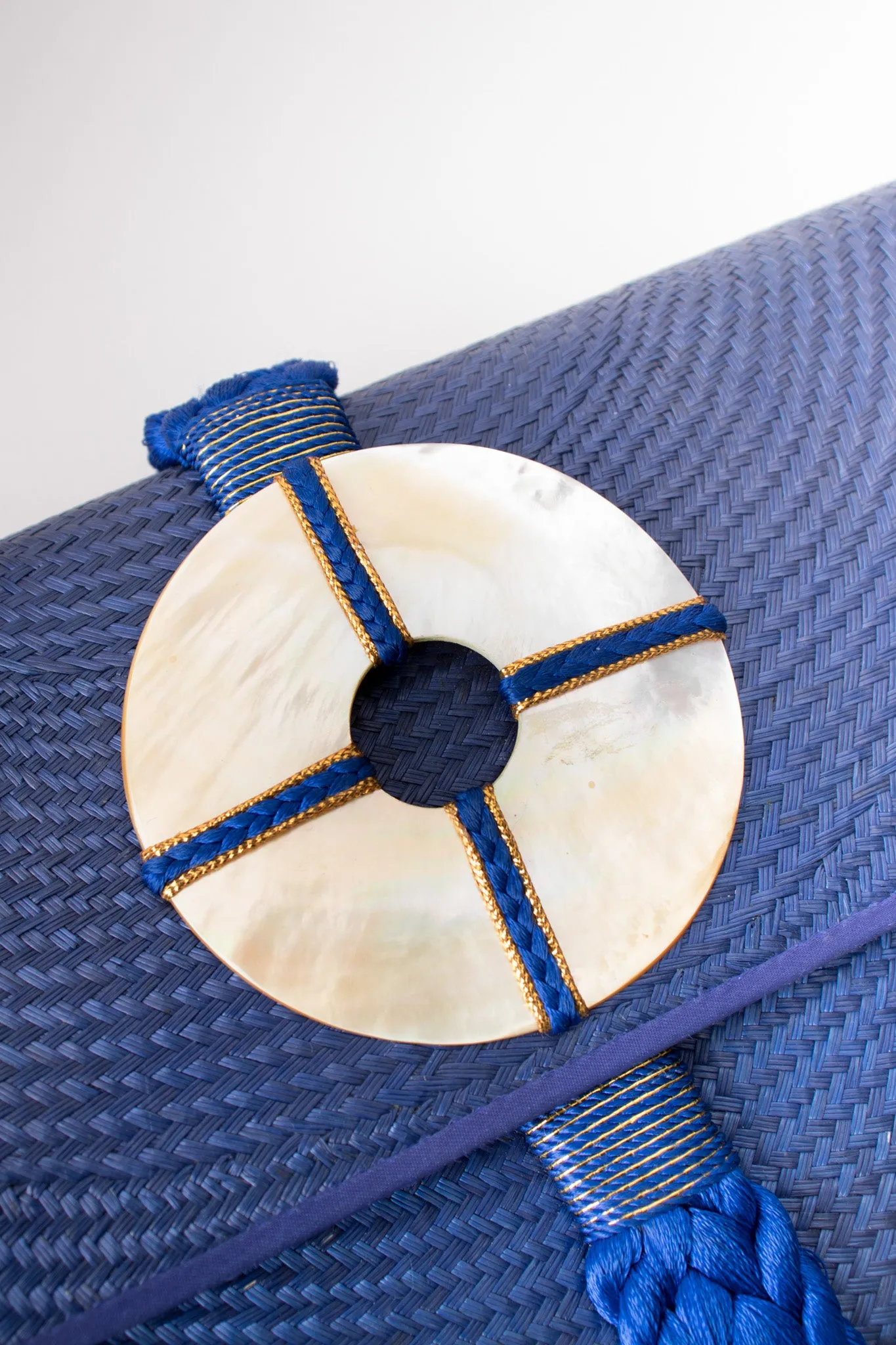 Shell Straw Envelope Clutch