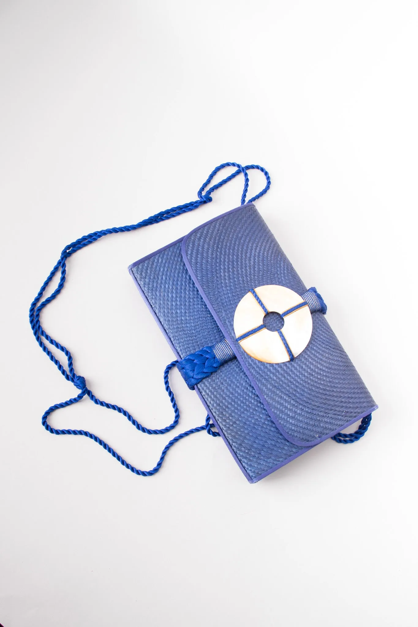 Shell Straw Envelope Clutch
