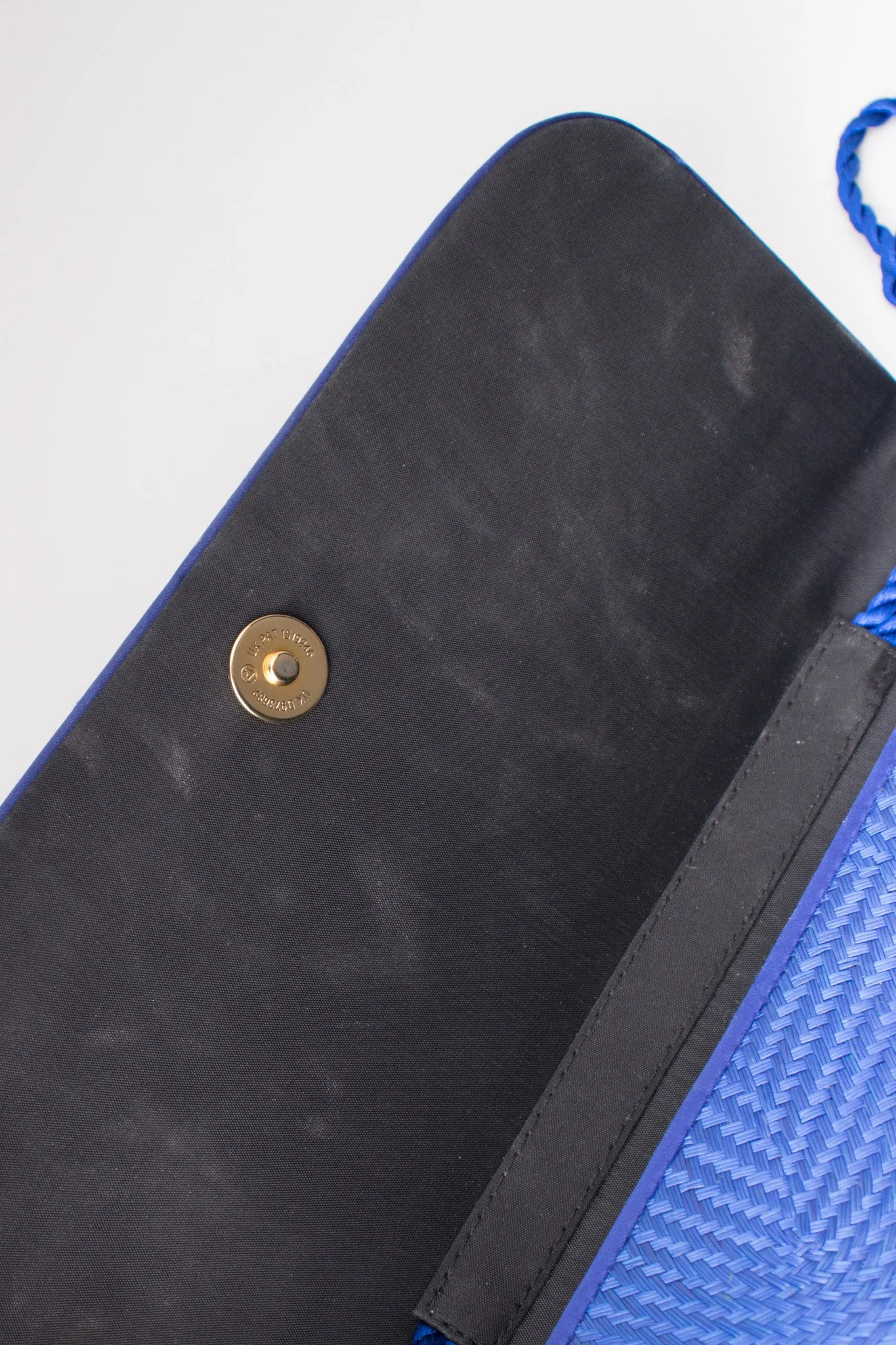 Shell Straw Envelope Clutch