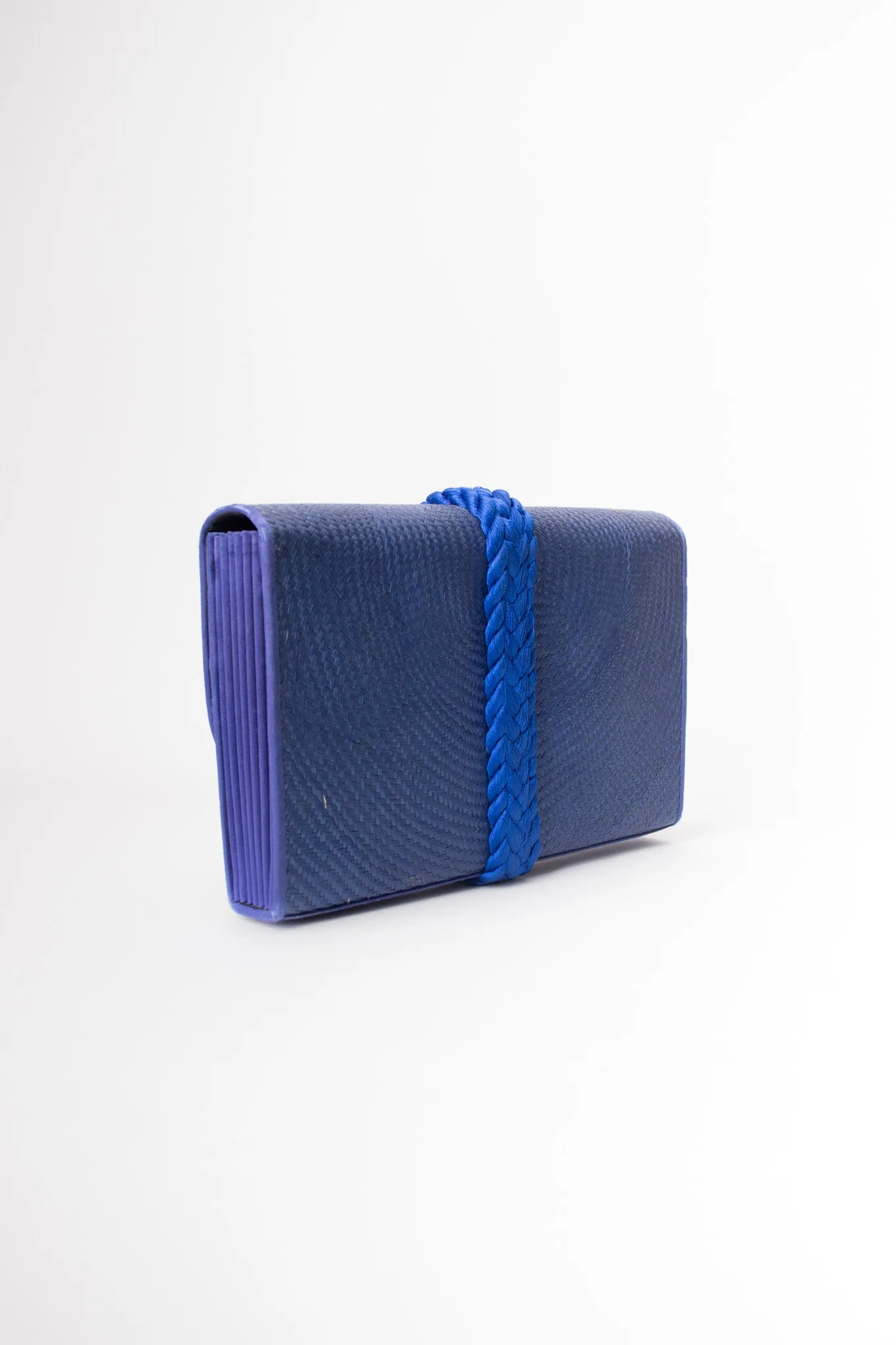 Shell Straw Envelope Clutch