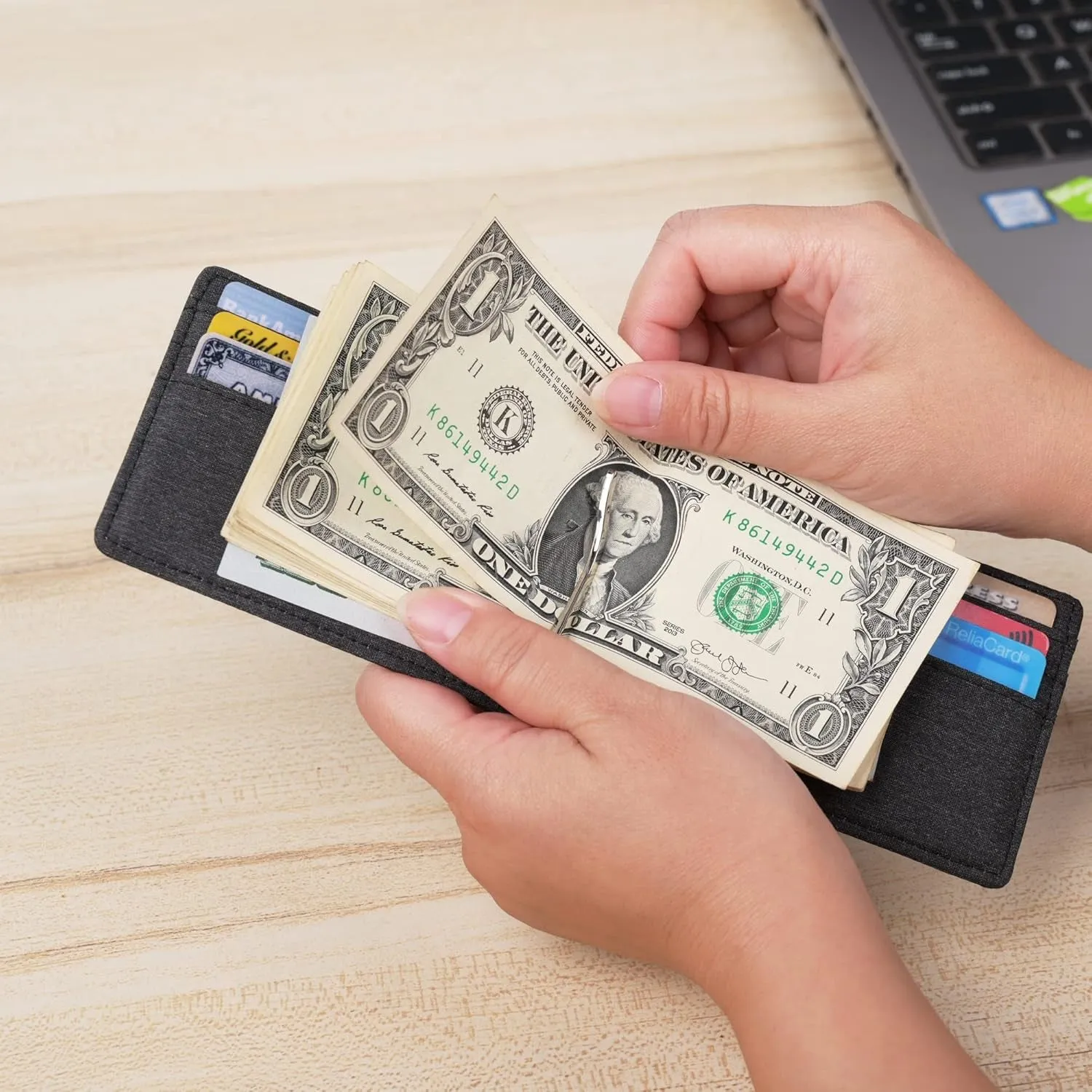 Slim Bifold Wallet for Men with Money Clip, RFID Blocking  waterproof Front Pocket Wallet